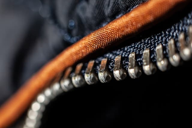 Photo pour Réparation de vêtements